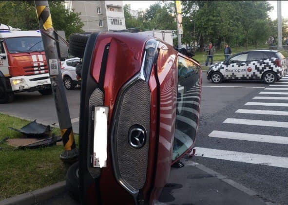 Маршрутка на Чусовской влетела в красную иномарку