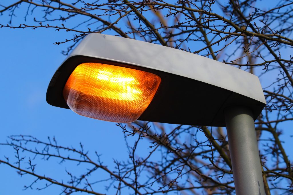 Во дворах и около школ Гольянова установят более 150 новых фонарей
