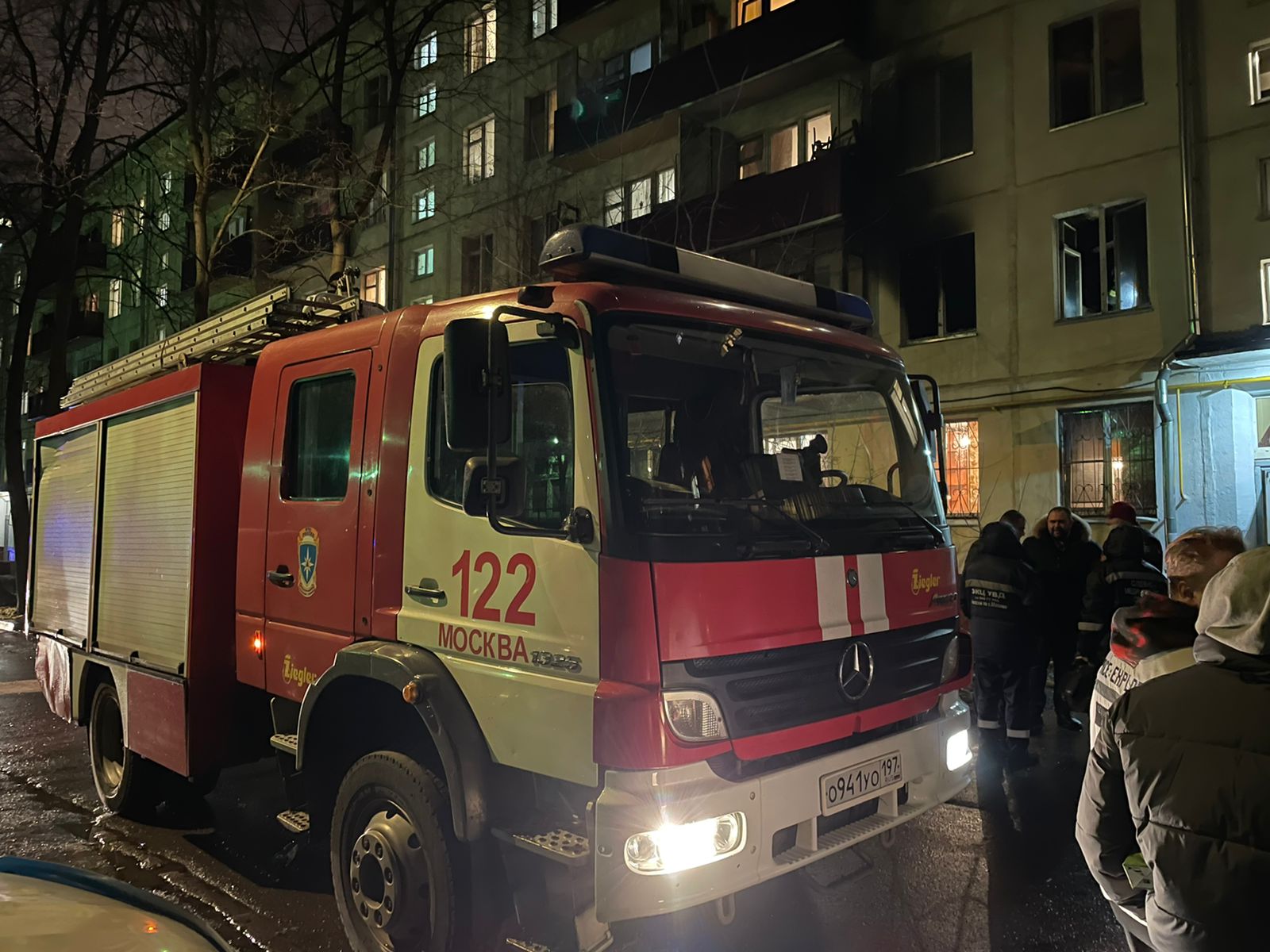 В ликвидации пожара на Байкальской участвовало более 30 человек
